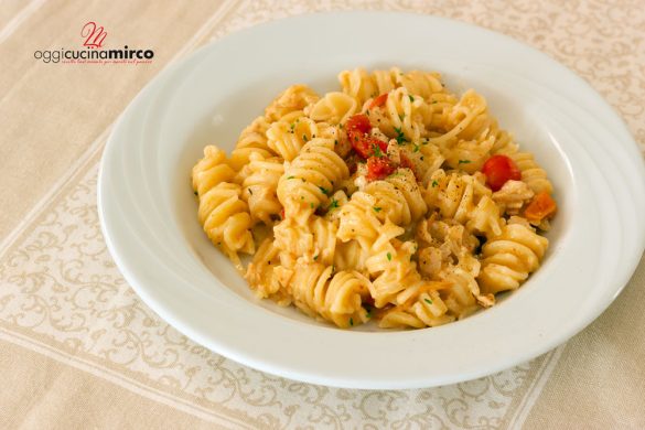 Pasta con pesce spada affumicato, pomodorini e panna