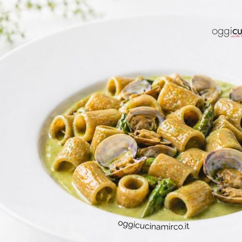 pasta con crema di asparagi selvatici e vongole