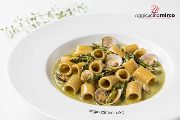 pasta con crema di asparagi selvatici e vongole