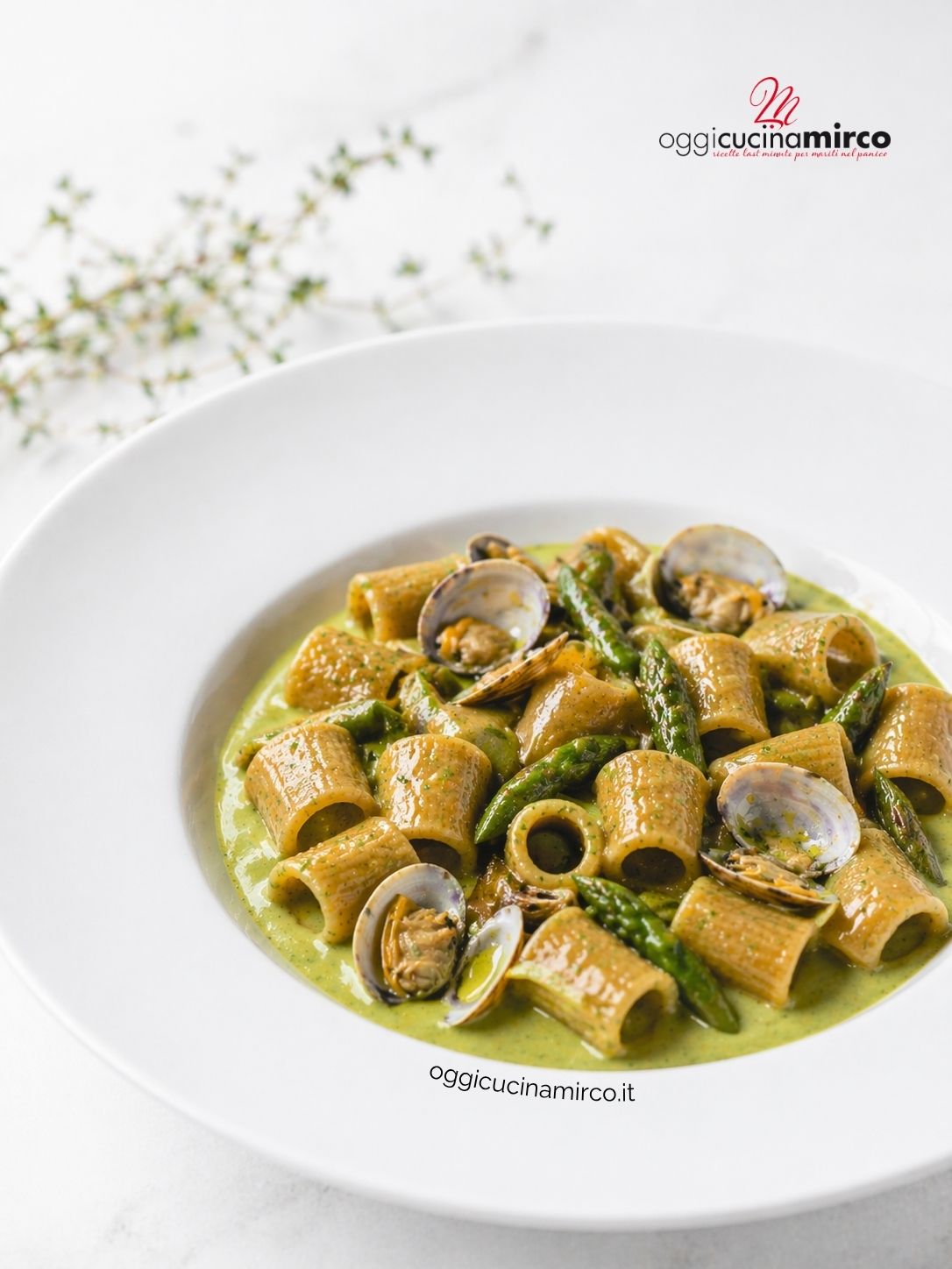 Rigatoro affumicato Verrigni con crema di asparagi selvatici e vongole